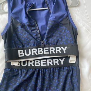 Burberry 2 piece active outfit